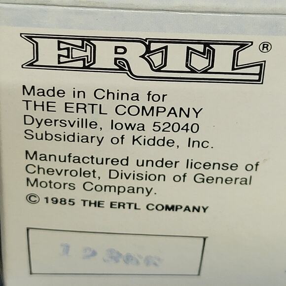 Vtg 1985 Ertl Vtg vehicles 1/43 scale diecast 1930 Chevy truck Younge coal & ice - Picture 11 of 11